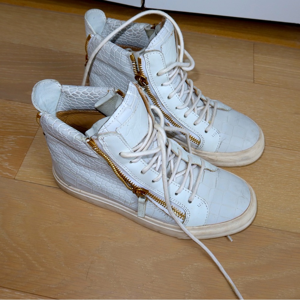 **Giuseppe Zanotti White Croc-Embossed High-Top Sneakers - Luxury Design**